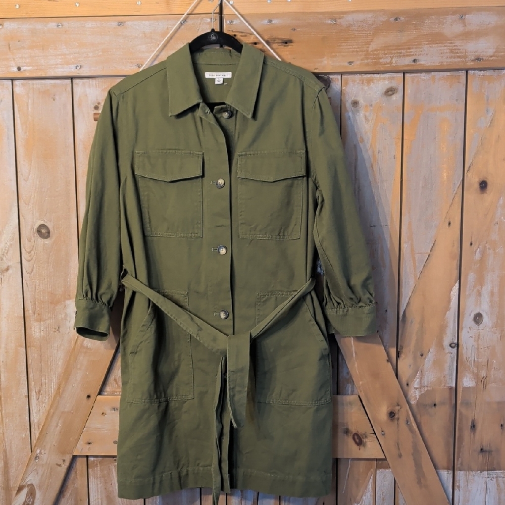 Free Assembly Army Green Dress / Jacket.   Large.